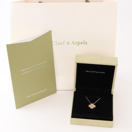 عقد ذهب عيار 18