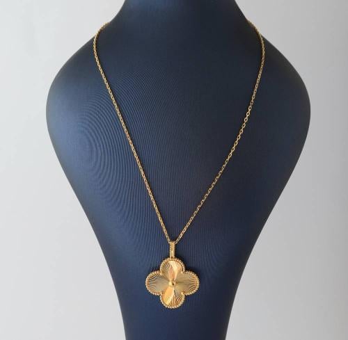 عقد وسبحه ذهب عيار 18