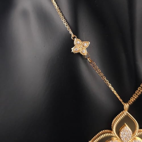 عقد تصميم روبيرتو كوين طويل عيار 18