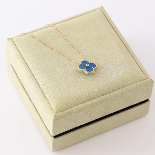 عقد ذهب عيار 18