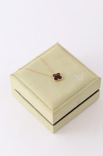 عقد ذهب عيار 18