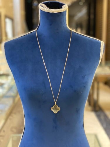 عقد وسبحه ذهب عيار 18