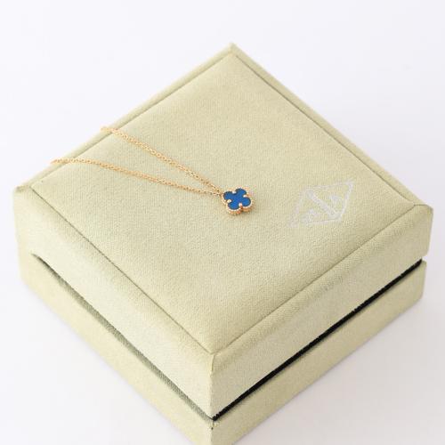 عقد ذهب عيار 18