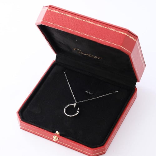 عقد ذهب عيار 18