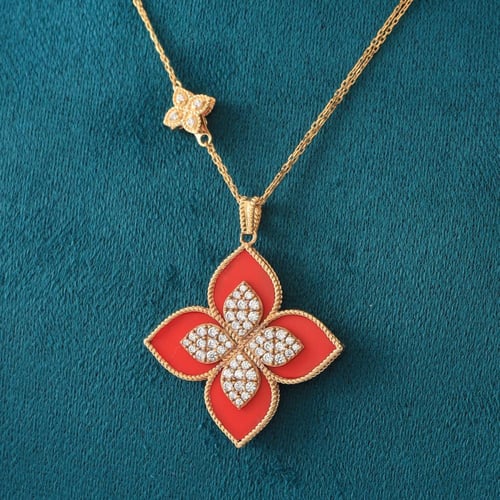 عقد ذهب عيار 18