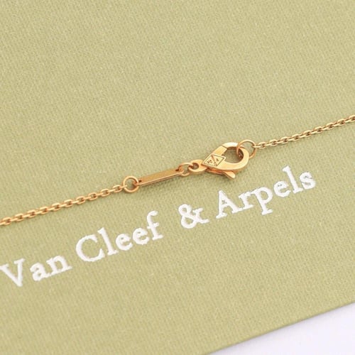 عقد ذهب عيار 18