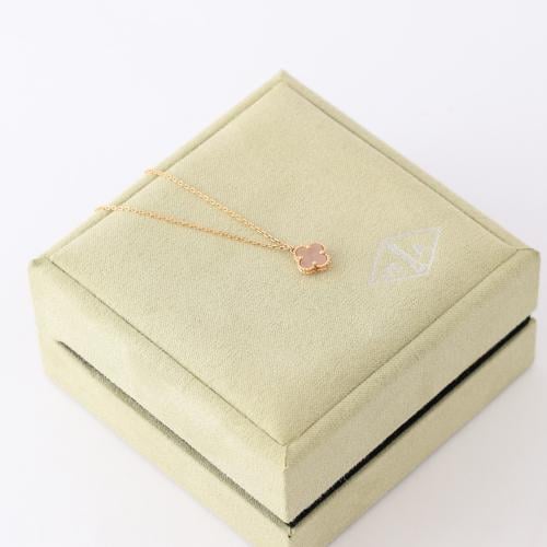 عقد ذهب عيار 18