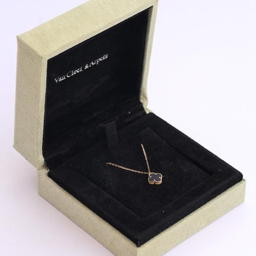 عقد ذهب عيار 18