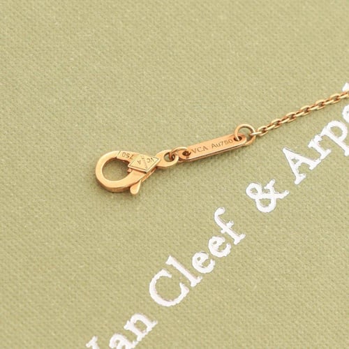 عقد ذهب عيار 18