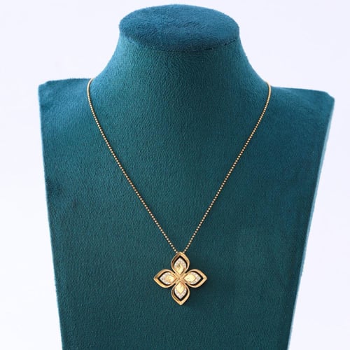 عقد ذهب عيار 18