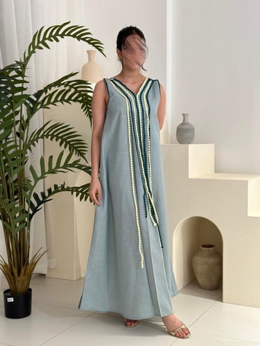 فستان لنن سماوي مع كلف من الامام