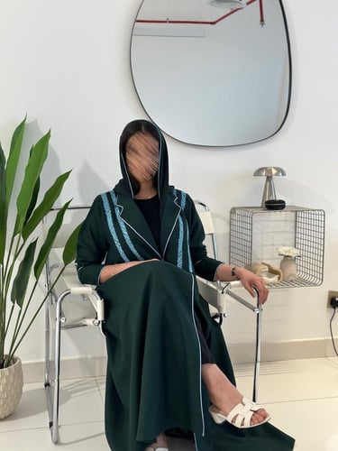 عباية كلوش لينن أخضر وتطريز يدوي سماوي/ ياقة رسميه