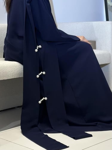 كريب ملكي كحلي / نص كلوش / مع وشاح على الأكتاف وتط...