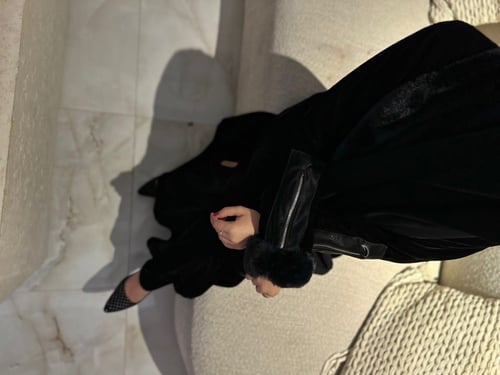 مخمل اسود مع قطع شامواه و فرو