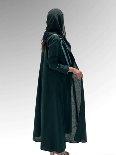 عباية كلوش لينن أخضر وتطريز يدوي سماوي/ ياقة رسميه