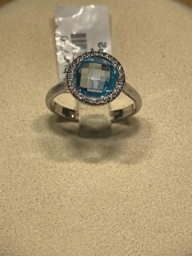 خاتم بحجر أزرق بتصميم كلاسيكي فاخر