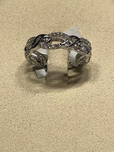 دبلة الماس كاملخاتم ألماس بتصميم ملتف أنيق