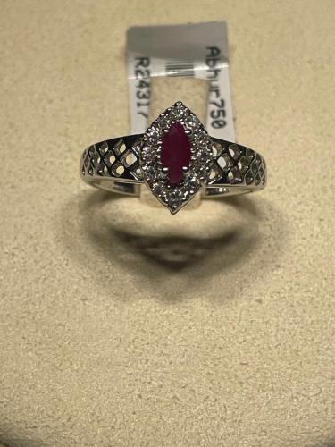 خاتم ياقوت بتصميم فاخر يخطف الأنظار