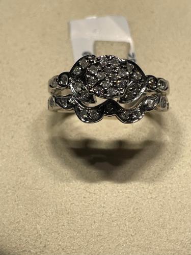 خاتم ألماس بتصميم زهري انيق