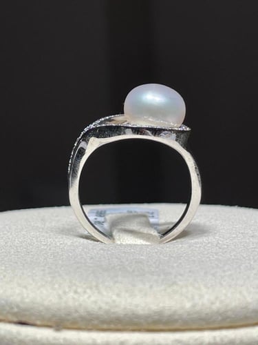 خاتم لؤلؤ وألماس بتصميم دائري فاخر