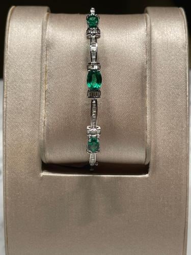 إسوارة ألماس بإطلالة عصرية جذابة