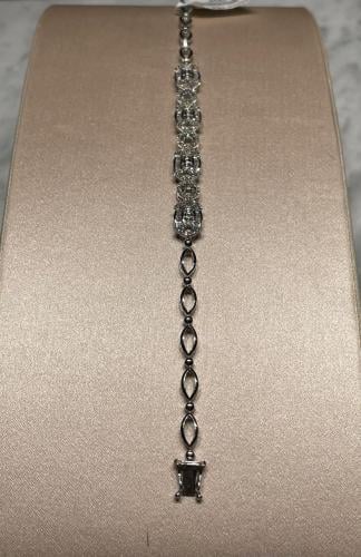 إسوارة ألماس بتصميم متشابك فاخر