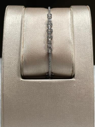 إسوارة ألماس بفخامة التصميم اللامع