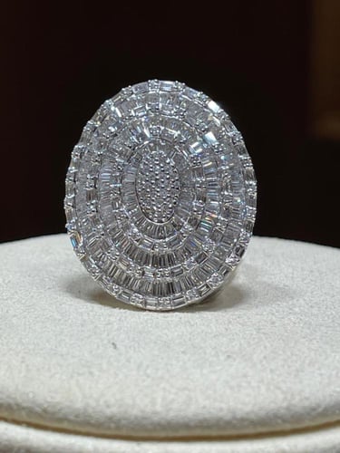 خاتم ألماس بتصميم بيضاوي فاخر