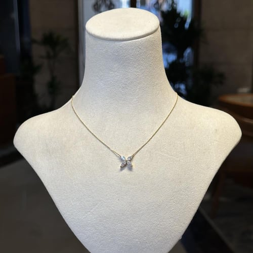 عقد النرجسية عقد التشكيلة الربيعية بحجر ماس أبيض ن...