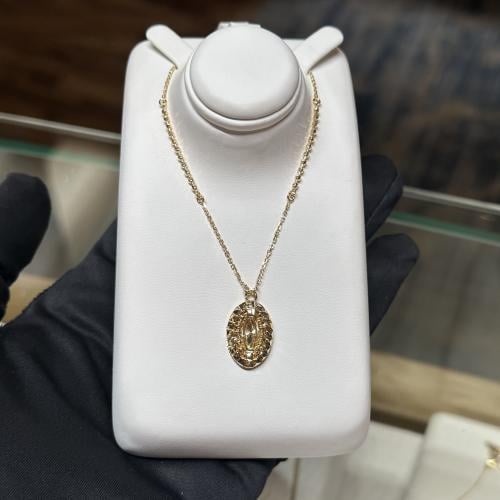 عقد ايطالي عقد ألماس بتصميم بيضاوي راقٍ يضيف لمسة...