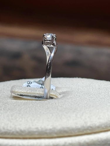 خاتم سوليتير الماس فاخر للخطوبة