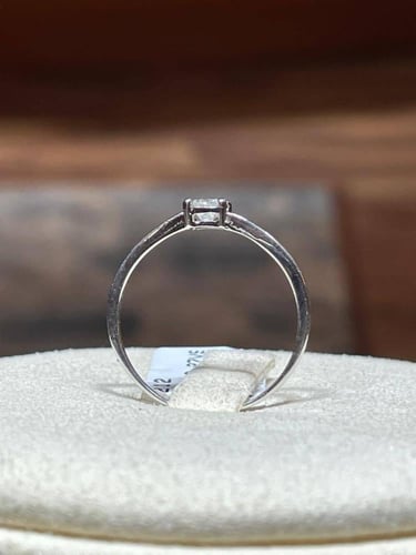 خاتم الماس أصلي بتصميم سوليتير فاخر