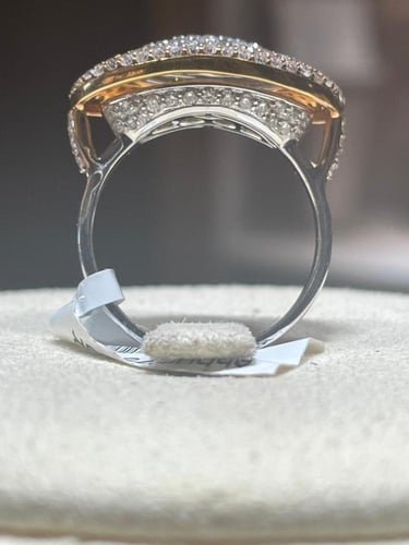 خاتم الماس بلون ذهبي فاخر