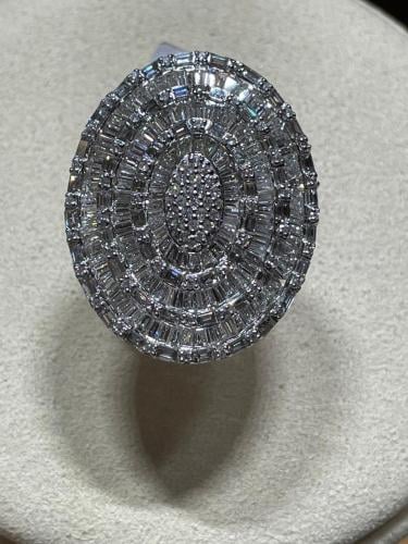 خاتم ألماس بتصميم بيضاوي فاخر
