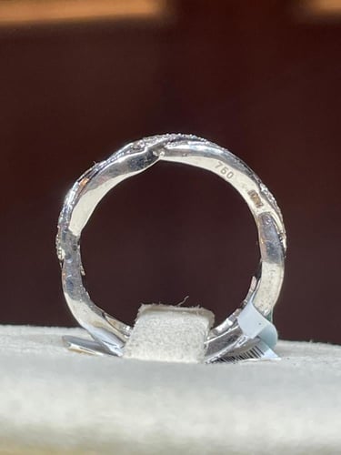 خاتم ألماس بتصميم متقاطع فاخر