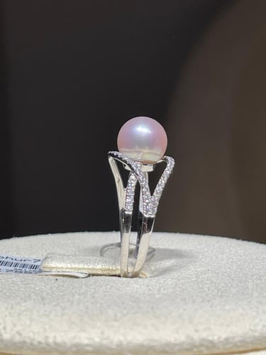 خاتم لؤلؤ وألماس بتصميم متقاطع فاخر