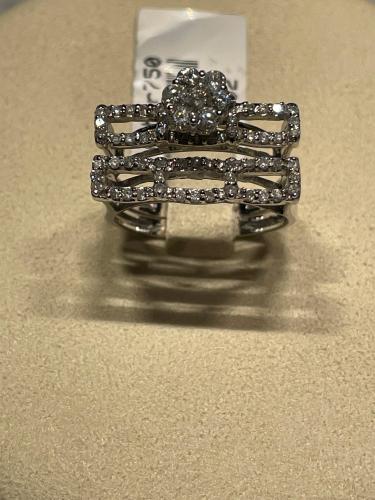 خاتم ألماس بتصميم ملكي متدرج