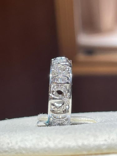 خاتم ألماس بتصميم قلوب أنيق