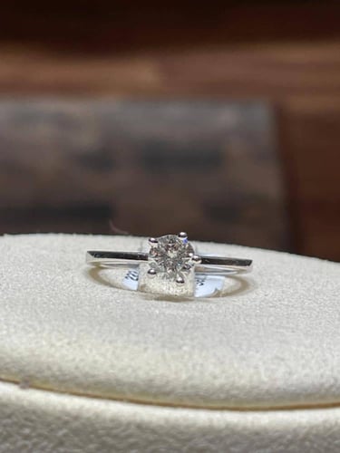 خاتم الماس سولتير بتصميم سوليتير راقٍ
