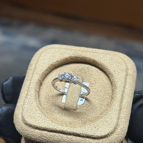 خاتم سوليتير ألماس بثلاث فصوص ناعمة