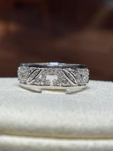 خاتم ألماس بتفاصيل منحنية فاخرة