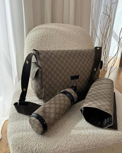 شنطة قوتشي (كيس الماركة مجاناً )