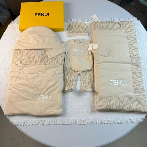 طقم فندي لون بيج غامق ٥قطع (كيس الماركة مجاناً)