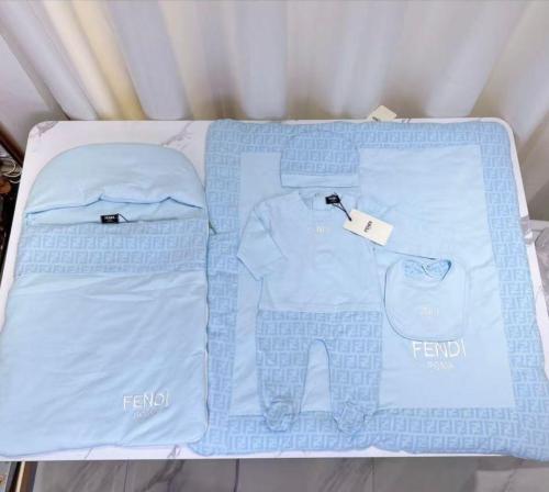 طقم فندي لون ازرق ٥قطع (كيس الماركة مجاناً)