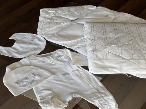 طقم ديور للجنسين ( خمس قطع)