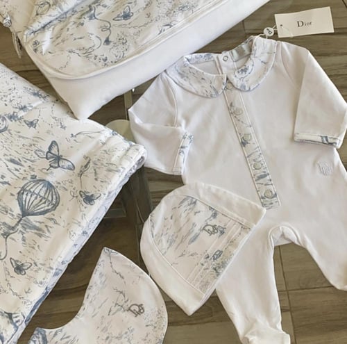 الأكثر مبيعاً طقم ديور ٥ قطع ( كيس الماركة مجاناً)