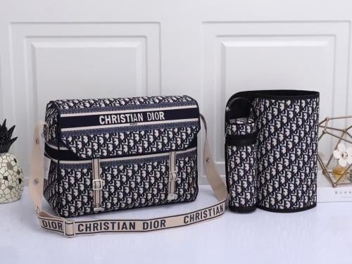 شنطة ديور(كيس الماركة مجاناً )