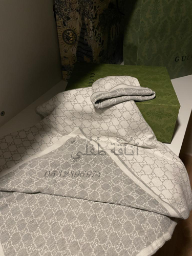 مهاد قوتشي مع قبعه ( كيس الماركة مجاناً بدون بوكس)