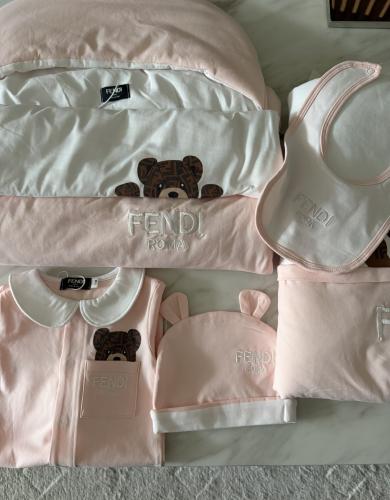 طقم فندي ٥ قطع ( كيس البراند مجاناً )