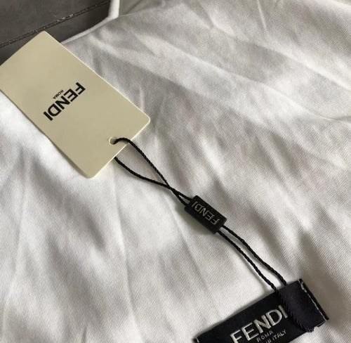 طقم فندي الابيض ٥قطع ( كيس الماركة مجاناً)